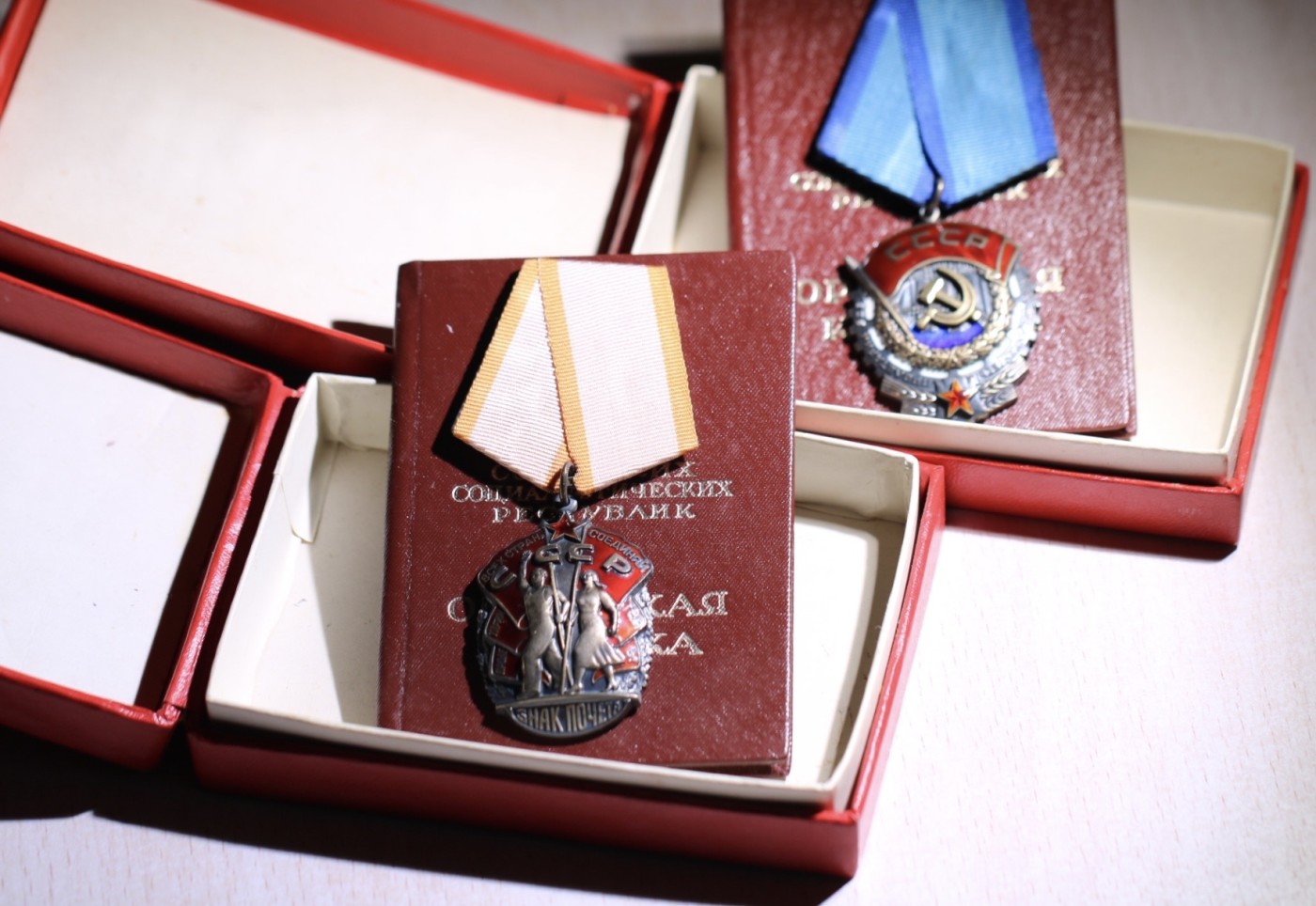 大猫徽章拍 第246期 苏联荣誉劳动勋一组 同一人获得