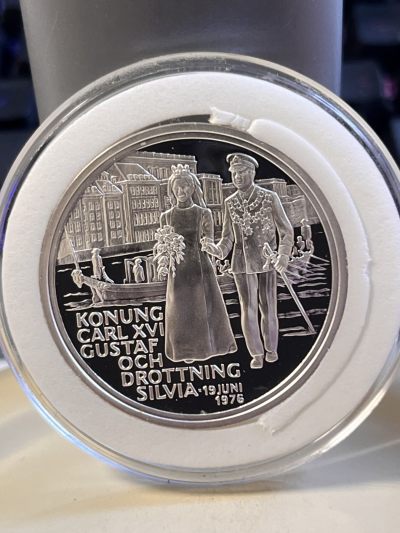 【海寕潮】拍卖第107期 - 【海寧潮】瑞典国王夫妇纪念银章，直径36毫米，重27.23克