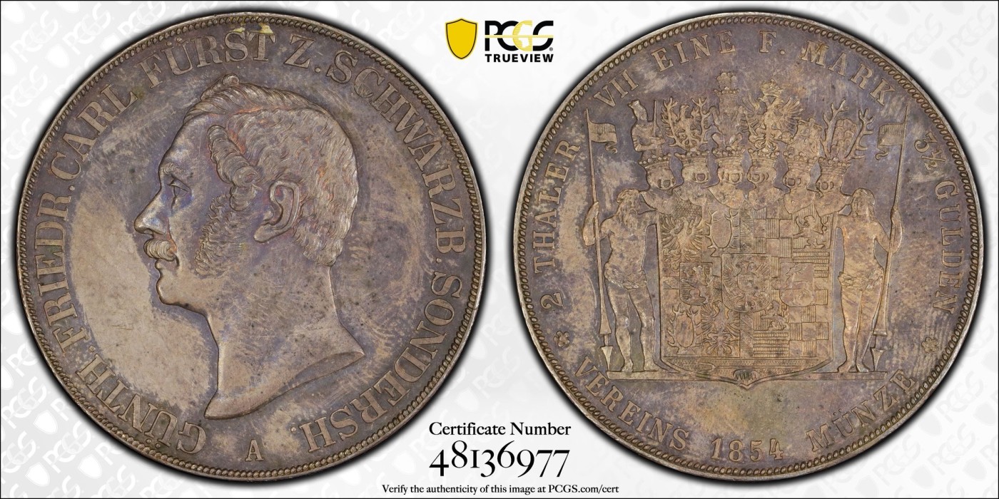 万国钱币拍卖第024期（诸神之战） PCGS MS62 1854年德国施瓦茨堡-桑德斯豪森野人2泰勒 可能是所有德国币爱好者都想拥有的品种，堪称德邦时期2泰勒的代表之作，独特的纹章设计令人过目难忘，无奈发行量少得可怜，留下的好品更是寥寥，注定只能流入少数藏家之手。此枚分数虽算不上顶级，但状态异常亮眼，双面醇厚的老五彩包浆和几乎无磨损的高点相得益彰，底板整洁无伤，绝对可堪入藏的一枚。