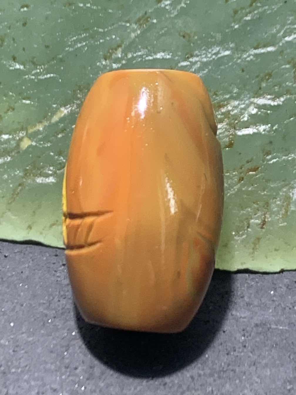 精美战国红玛瑙手工雕刻求佛问道桶珠一颗