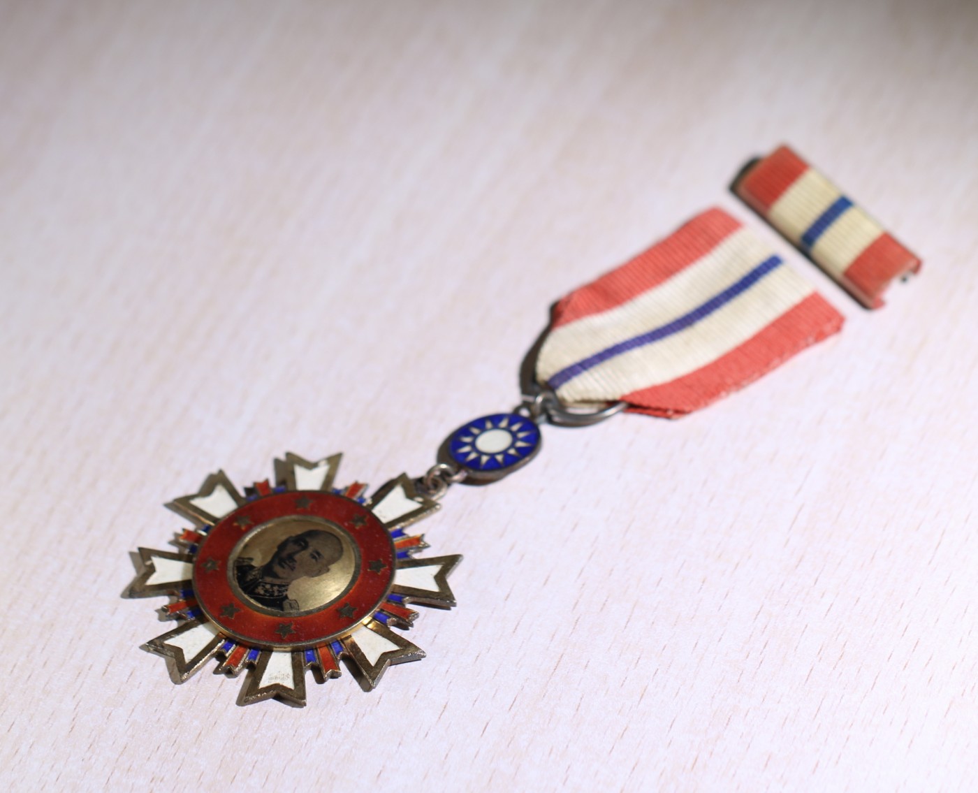 大猫徽章拍 第246期 国民政府颁八年抗战胜利奖章