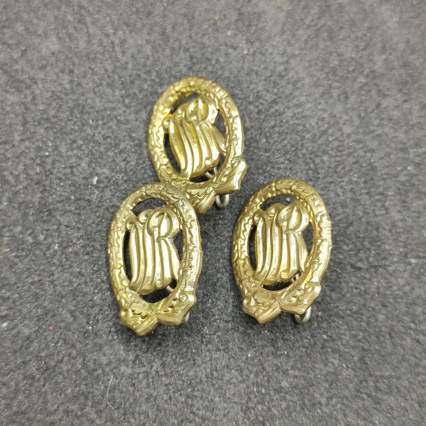 全场0元起拍 第151期 咸鱼国勋章拍卖专场 4月28日（周日）下午6：00开始 东德金级体能章三个