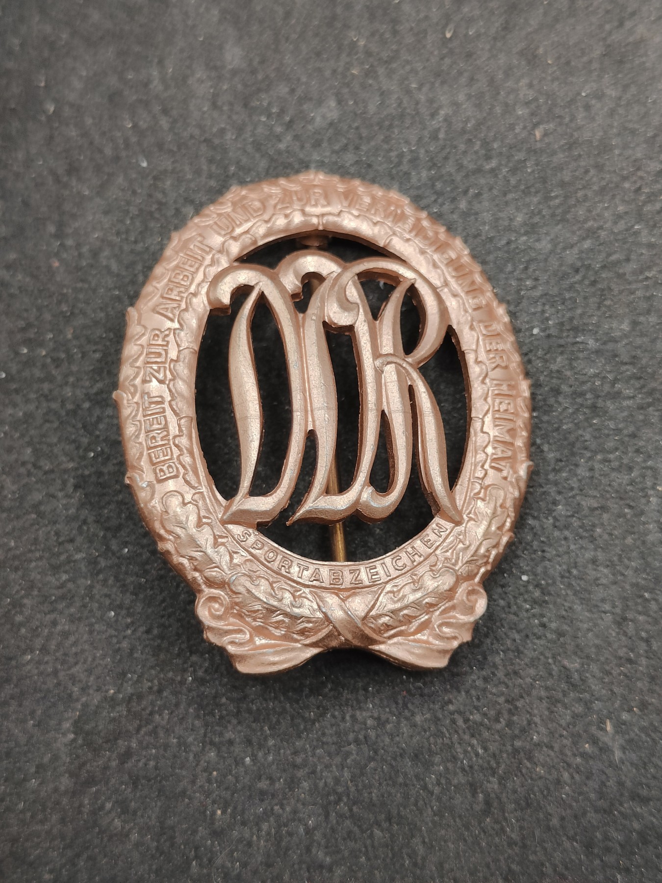 全场0元起拍 第151期 咸鱼国勋章拍卖专场 4月28日（周日）下午6：00开始 东德体能章