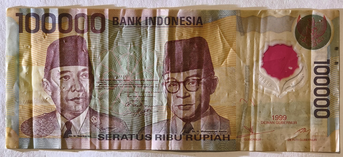 紫瑗钱币——第373期拍卖——纸币场 【双尾5】印度尼西亚 1999年 苏哈托总统 100000卢比 塑料钞 流通品 (P-140)