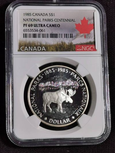 刘世昌艺术品销售中心～虎踞龙蟠*金杨在线联拍群第509期 - 加拿大1985年“国家公园～驯鹿”1元精制纪念银币（NGC PF69UC 串号：6553534-061）1枚。