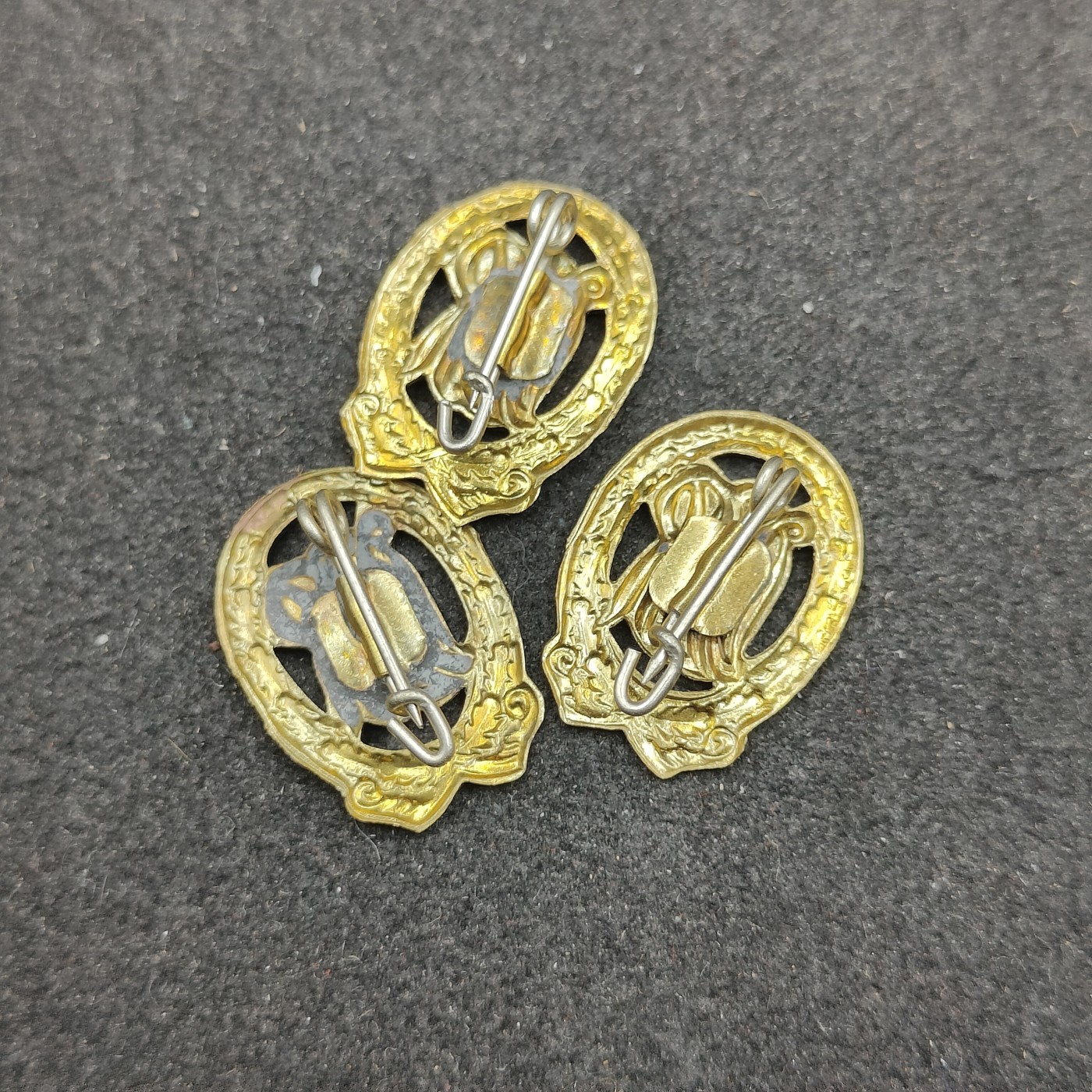 全场0元起拍 第151期 咸鱼国勋章拍卖专场 4月28日（周日）下午6：00开始 东德金级体能章三个