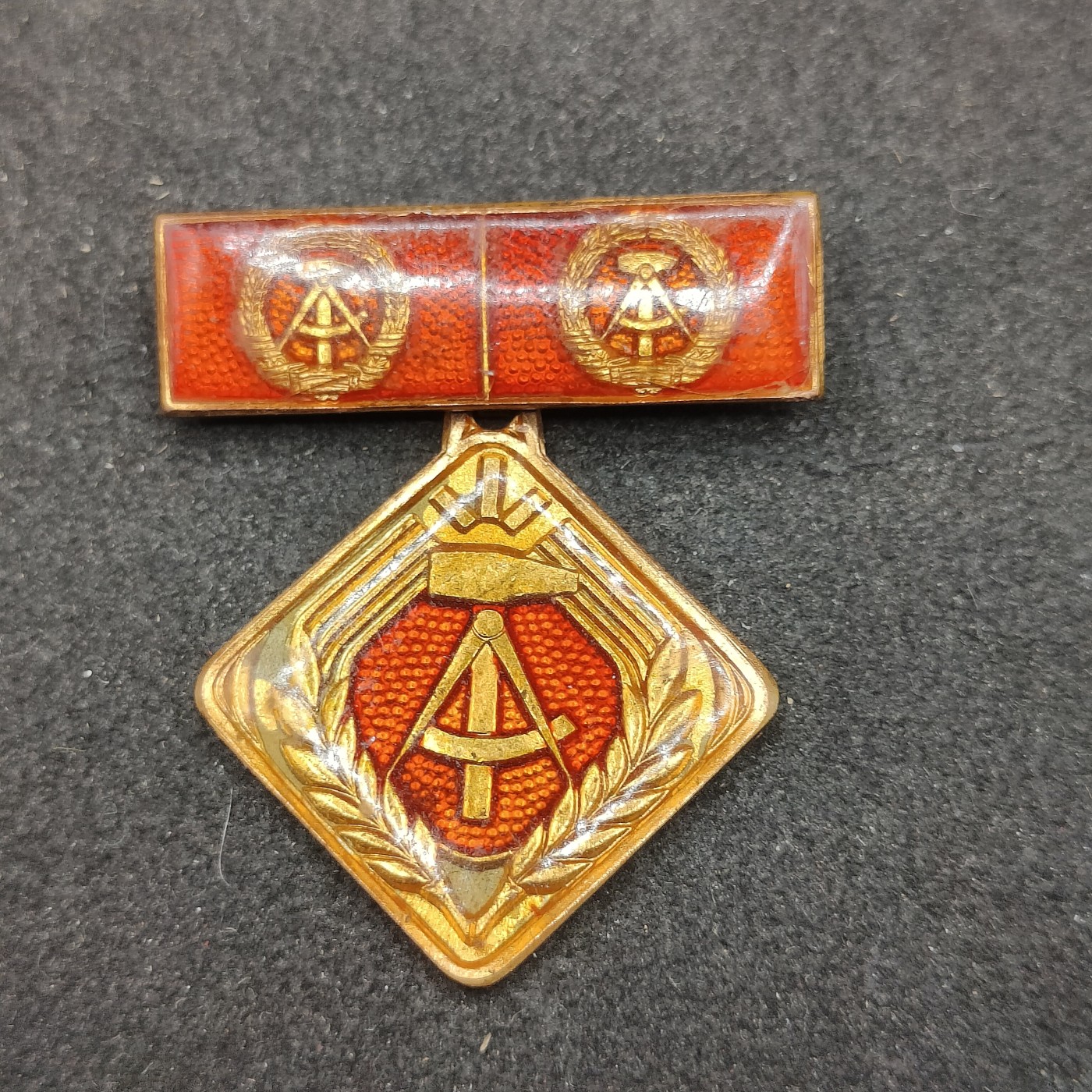 全场0元起拍 第151期 咸鱼国勋章拍卖专场 4月28日（周日）下午6：00开始 东德个人劳动奖章 稀有两次获得