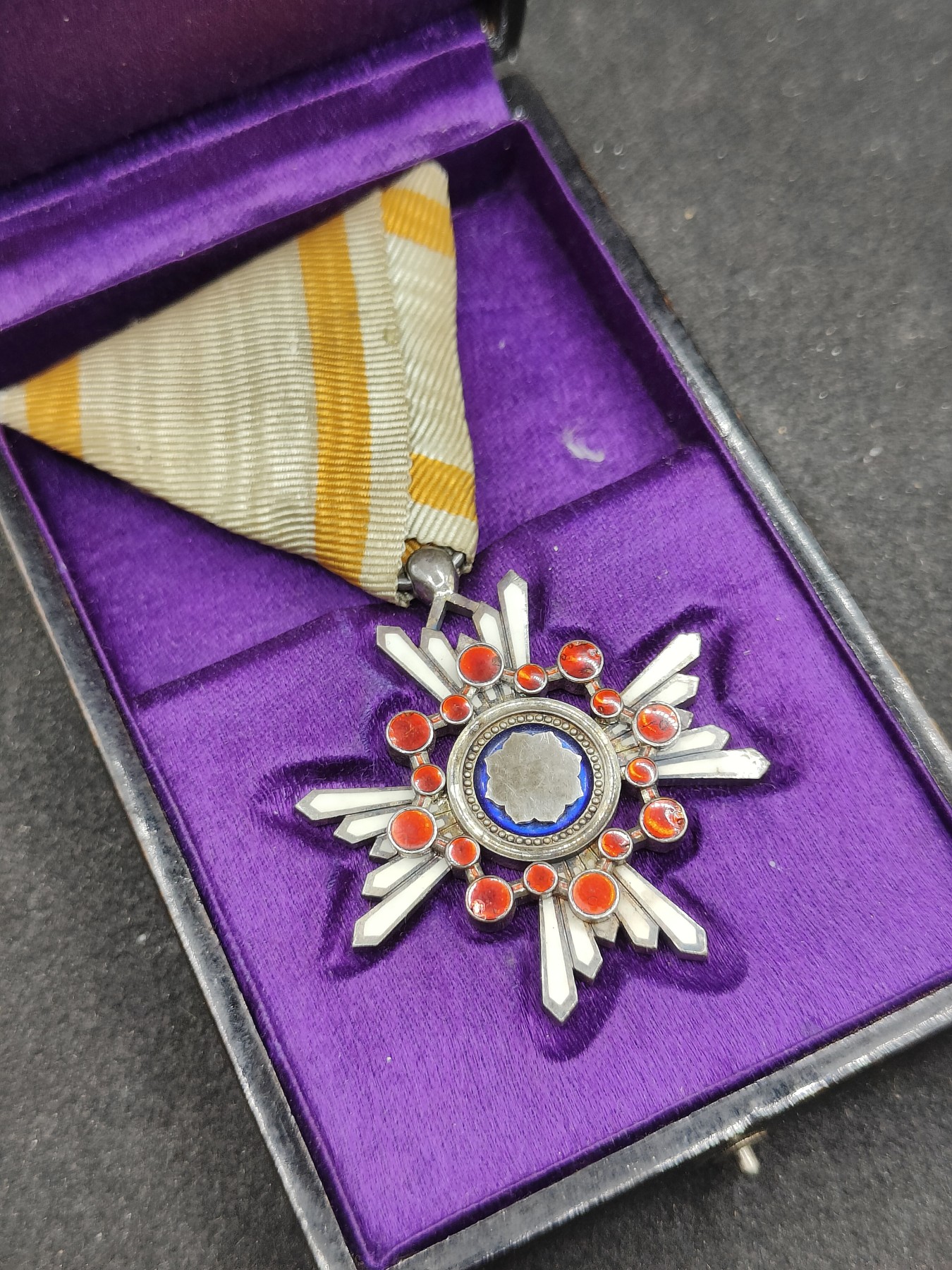 全场0元起拍 第151期 咸鱼国勋章拍卖专场 4月28日（周日）下午6：00开始 日本明治时期六等瑞宝章银制带盒