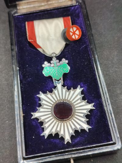 全场0元起拍 第151期 咸鱼国勋章拍卖专场 4月28日（周日）下午6：00开始 - 日本六等旭日章银制带盒略