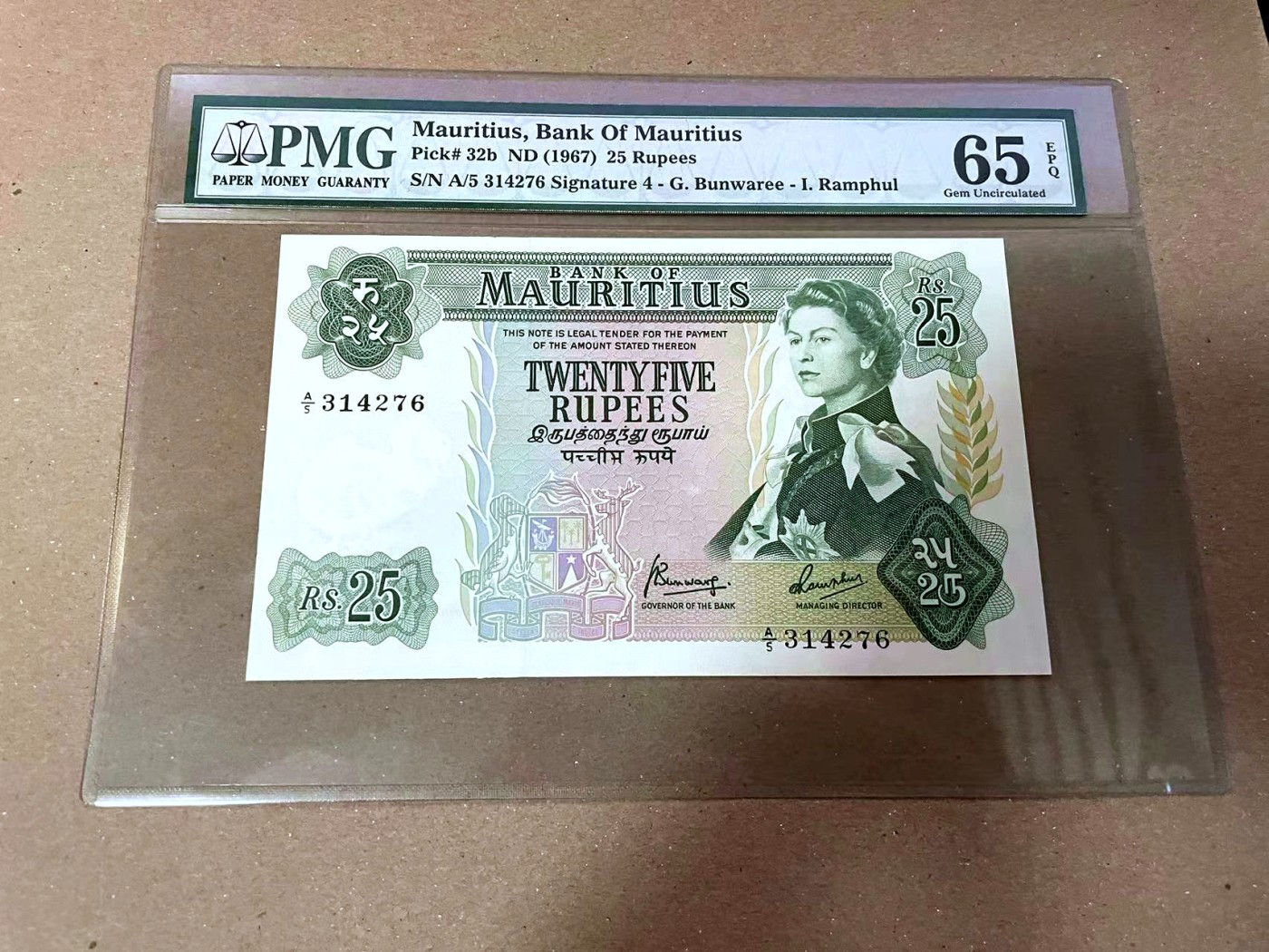 【Blue Auction】✨世界纸币精拍第468期【精】 毛里求斯 1967年25卢比 戎装女王 背面牛车及风光怡人 PMG65EPQ 绝品