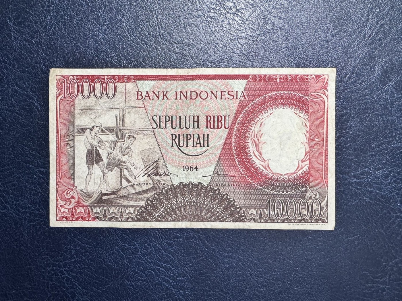 收藏联盟Quantum Auction 第341期拍卖  印度尼西亚1964年10000卢比 品相如图 稀少红色版 朦胧号