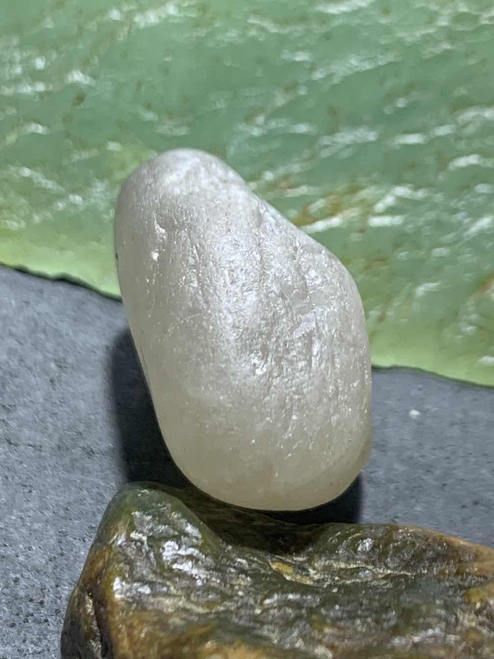 精美天然地表宝石光金丝玉原石一块