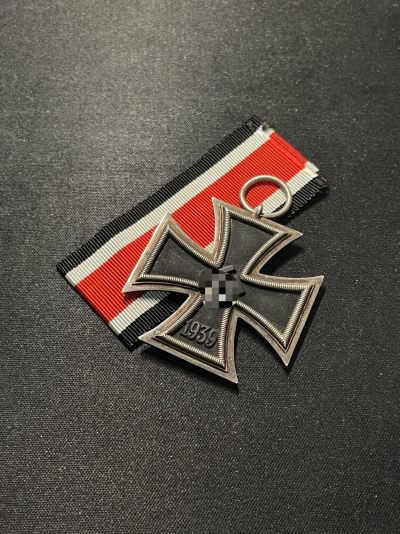 戎马世界章牌大赏第67期 - 65标二级铁十字勋章，环打65，佩戴品相