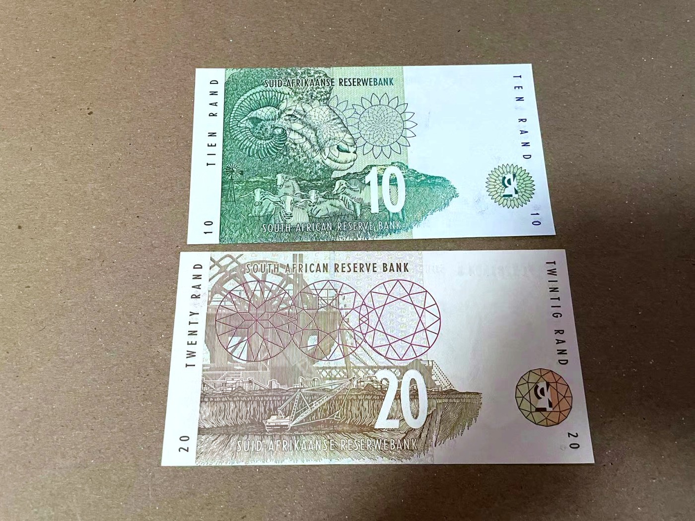 【Blue Auction】✨世界纸币精拍第468期【精】 【一组2张】南非 1992-99年10-20兰特 全新UNC