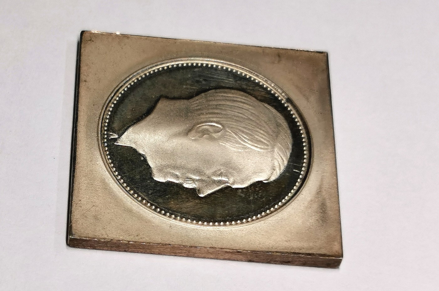 凡希社世界钱币微拍第二百六十七期 荐！1942A德国元首5帝国马克KLIPPE银样币，珍稀！35*35mm，24.78g，根据Hans Schwegerle1942年绘制的草图铸造于慕尼黑，并于1943年年初提交给元首。