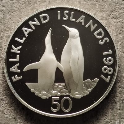 0起1加-纯粹捡漏拍-316银币套币场 - 福克兰群岛1987年50便士WWF组织25周年王企鹅精制克朗型纪念币