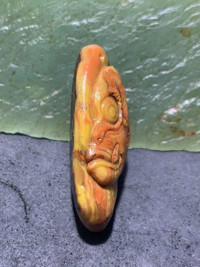 精美亚光原皮战国红玛瑙手工俏色巧雕灵猴吊坠一个 精美亚光原皮战国红玛瑙手工俏色巧雕灵猴吊坠一个