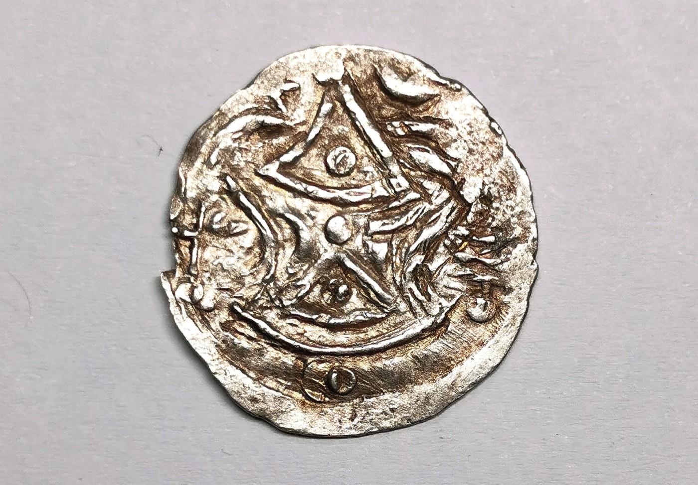 凡希社世界钱币微拍第二百六十七期 公元七世纪骠国 太阳/室利靺蹉1/4Unit银币原光AU，这个品种的UNIT常见，小面值银辅币少！