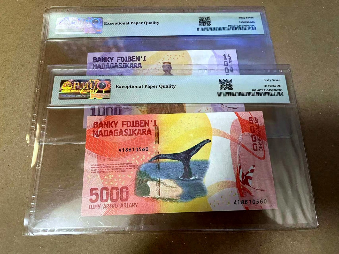 【Blue Auction】✨世界纸币精拍第468期【精】  【一组2张】马达加斯加 2017年1000-5000阿里亚里 PMG67EPQ 