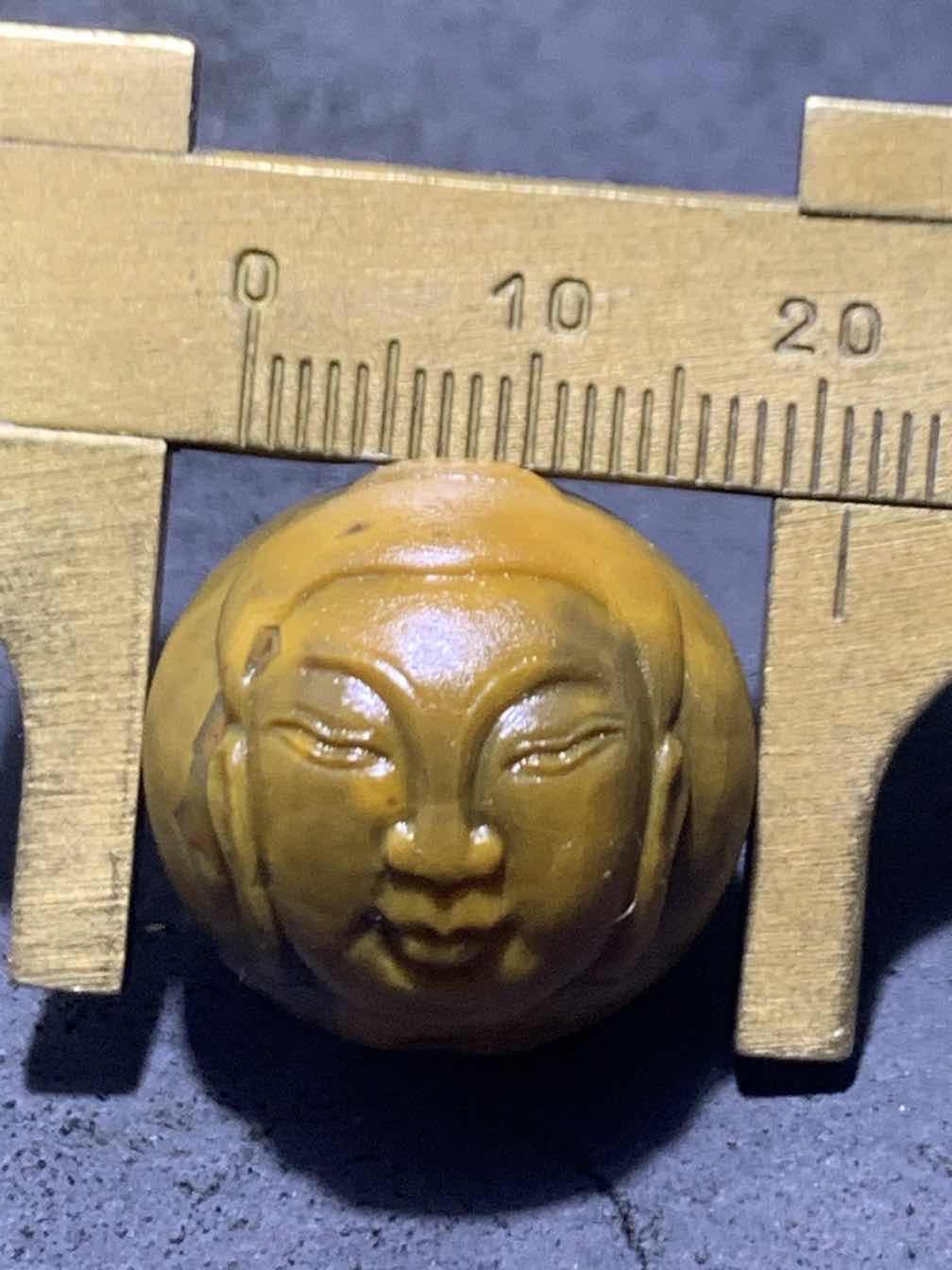 精美亚光战国红玛瑙手工雕刻如来佛祖圆珠一个，