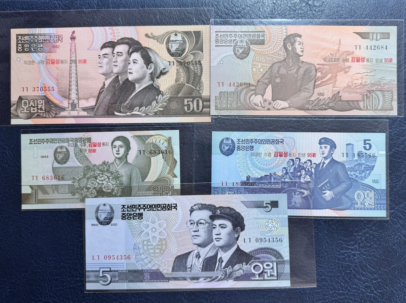 收藏联盟Quantum Auction 第341期拍卖  朝鲜1992-2006年1到5000元和1992年加盖纪念钞1到50元 品相全新UNC 1为TQG65 GEPQ