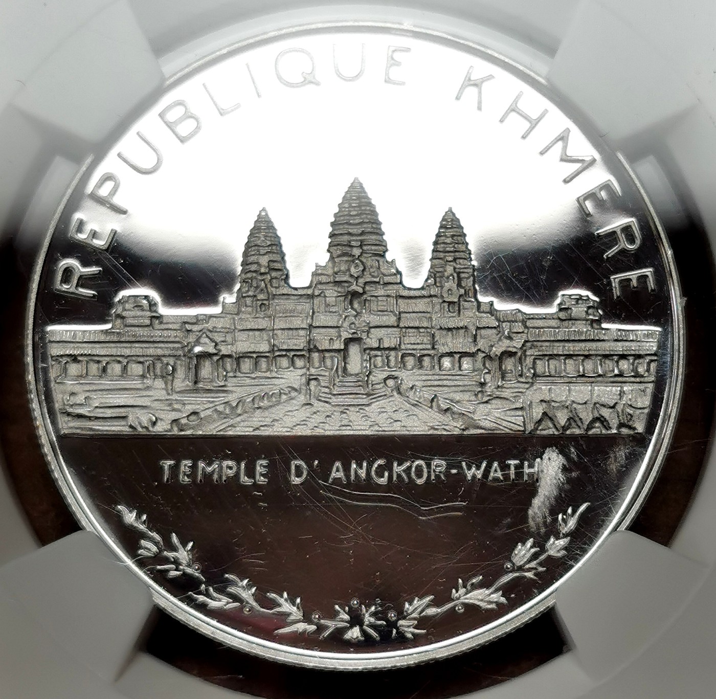 凡希社世界钱币微拍月度大拍（2025/09） 荐！1974高棉共和国PS四枚套NGC-PF69/69/69/69UC，铸造工艺精良，发行仅800套，全部评分69UC相当罕见，附原盒证书！朗诺/吉祥天女/高棉舞者/吴哥窟，民族气息浓郁，图案反映了这个中南半岛历史上短暂出现的共和国所呈现的文化与政治面貌：极右翼孟高棉民族精英主义，上座部佛教，印度化文明。HA2023年六月，三枚69一枚68拍出2880美金见图二。