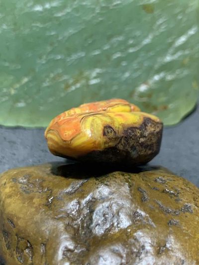 精美亚光原皮战国红玛瑙手工俏色巧雕灵猴吊坠一个 精美亚光原皮战国红玛瑙手工俏色巧雕灵猴吊坠一个