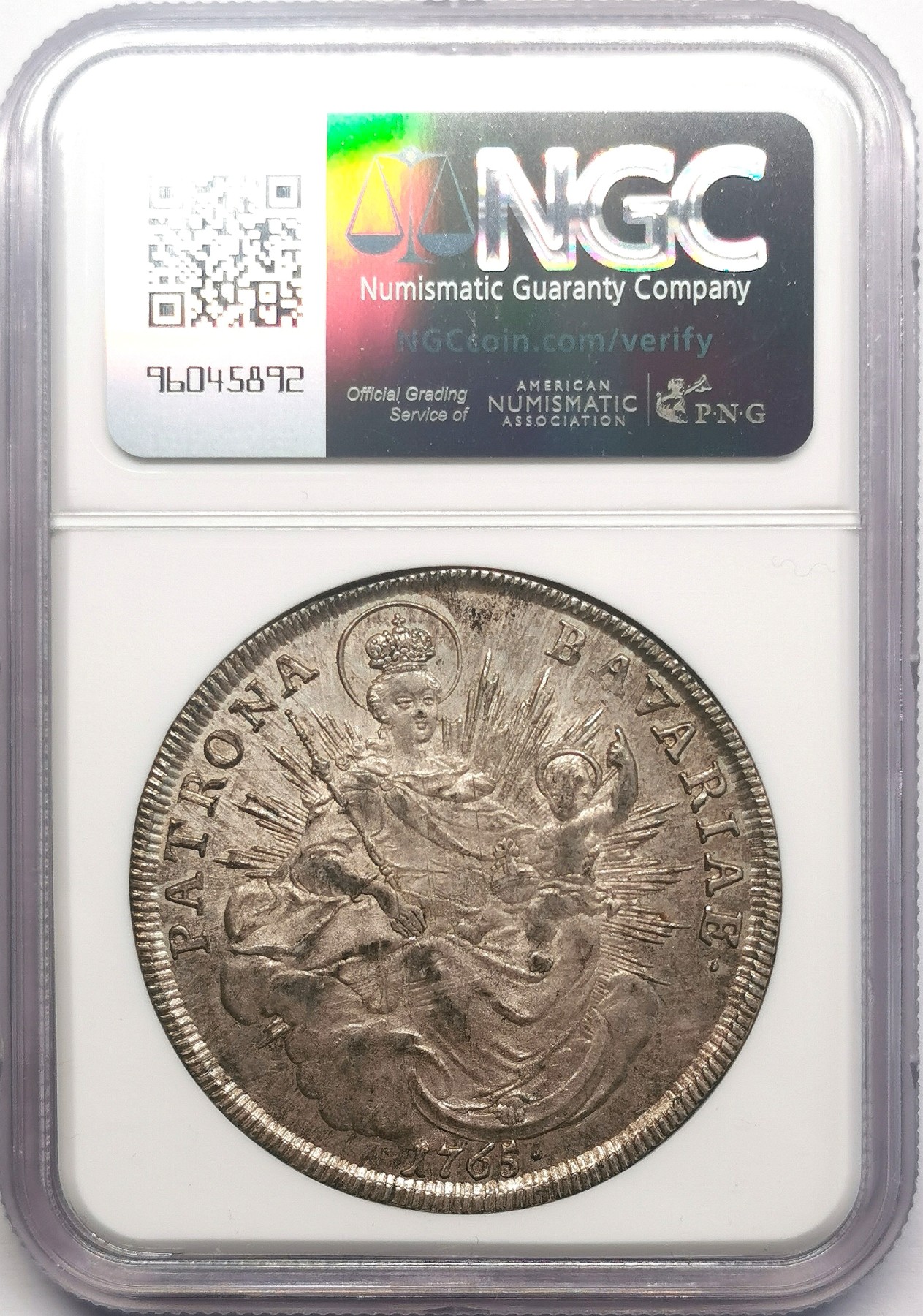 凡希社世界钱币微拍第二百六十七期 1765巴伐利亚马克西米利安三世圣母子泰勒大银NGC-AU58，原味灰彩，压铸细节出色！