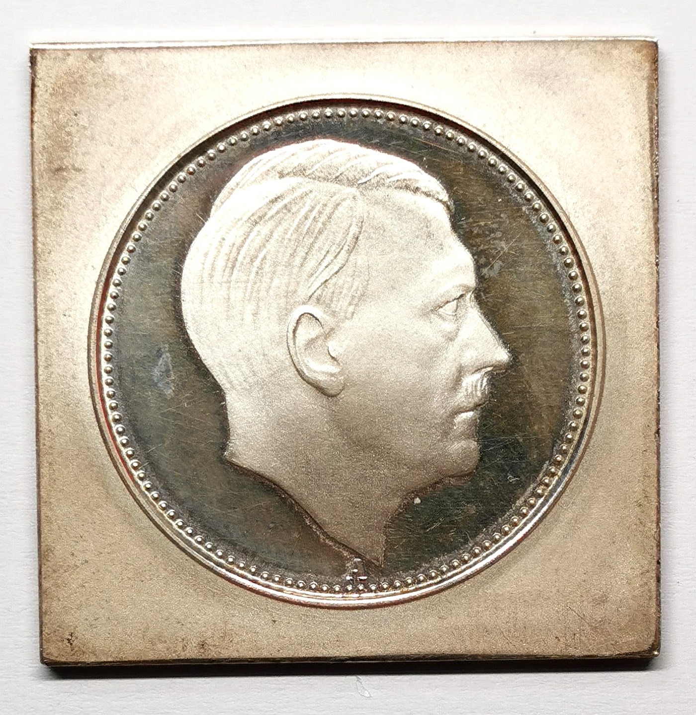 凡希社世界钱币微拍第二百六十七期 荐！1942A德国元首5帝国马克KLIPPE银样币，珍稀！35*35mm，24.78g，根据Hans Schwegerle1942年绘制的草图铸造于慕尼黑，并于1943年年初提交给元首。