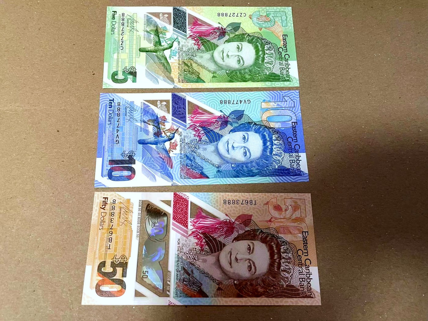 【Blue Auction】✨世界纸币精拍第468期【精】 【一组3张 888豹子号】东加勒比 2019年5-50元 全新UNC 女王