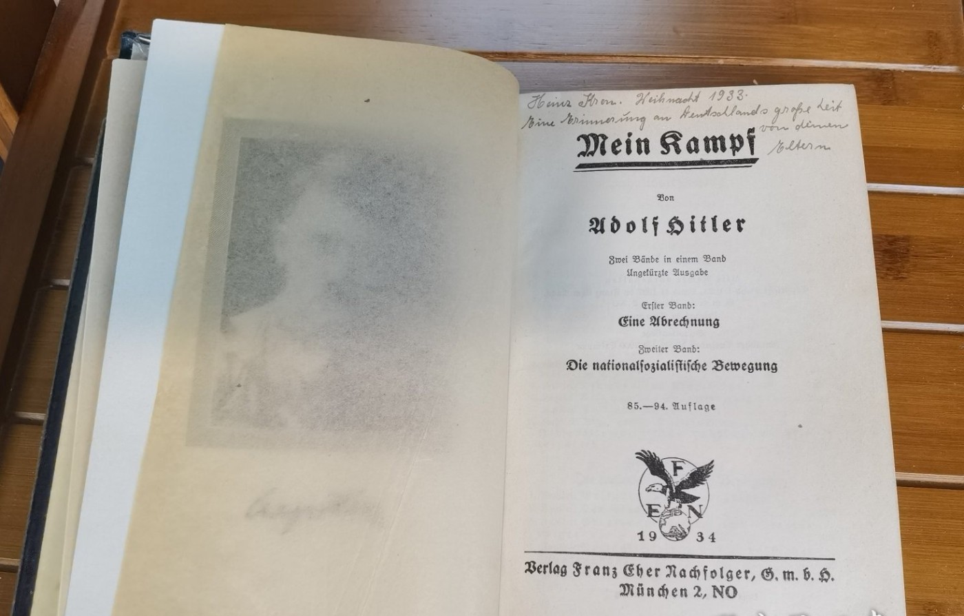 稀有罕见：1934年精装《奋斗》德文，全本，不缺精装
