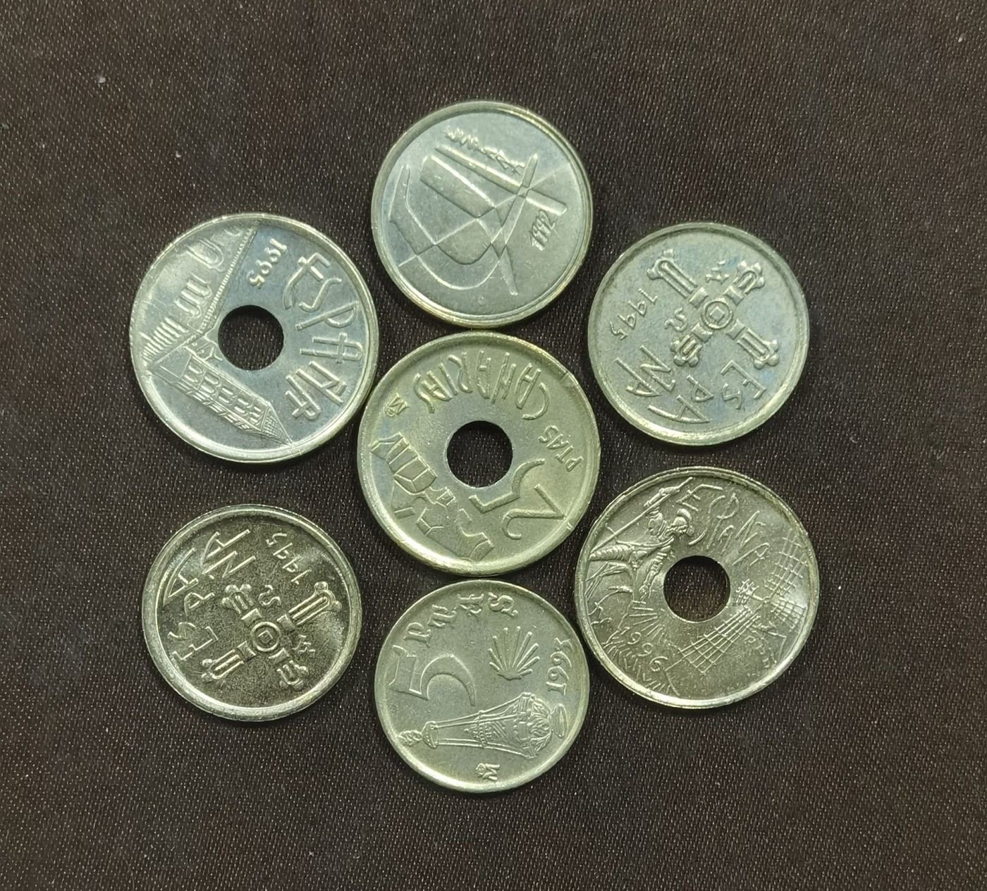北京马甸外国币专卖微拍第119期，外国非贵金属属纪念币，流通币专场，陆续上新，欢迎关注 西班牙25，5比塞塔纪念币