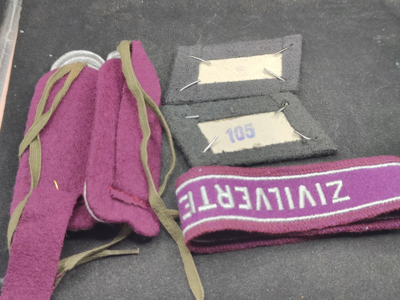 全场0元起拍 第152期 咸鱼国勋章拍卖专场 5月1日（周三）下午6：00开始 东德内卫配饰一套