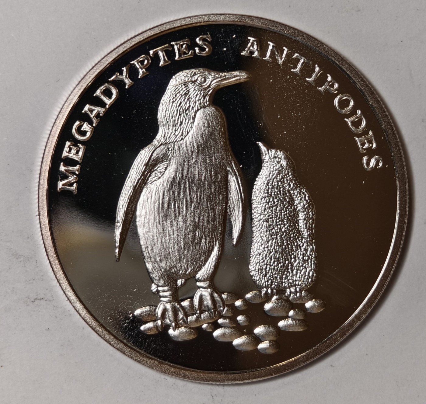 紫瑗钱币——第344期拍卖 联合国 1986年 WWF野生基金会30周年 黄眼企鹅 纪念章 20克 0.999银 精制