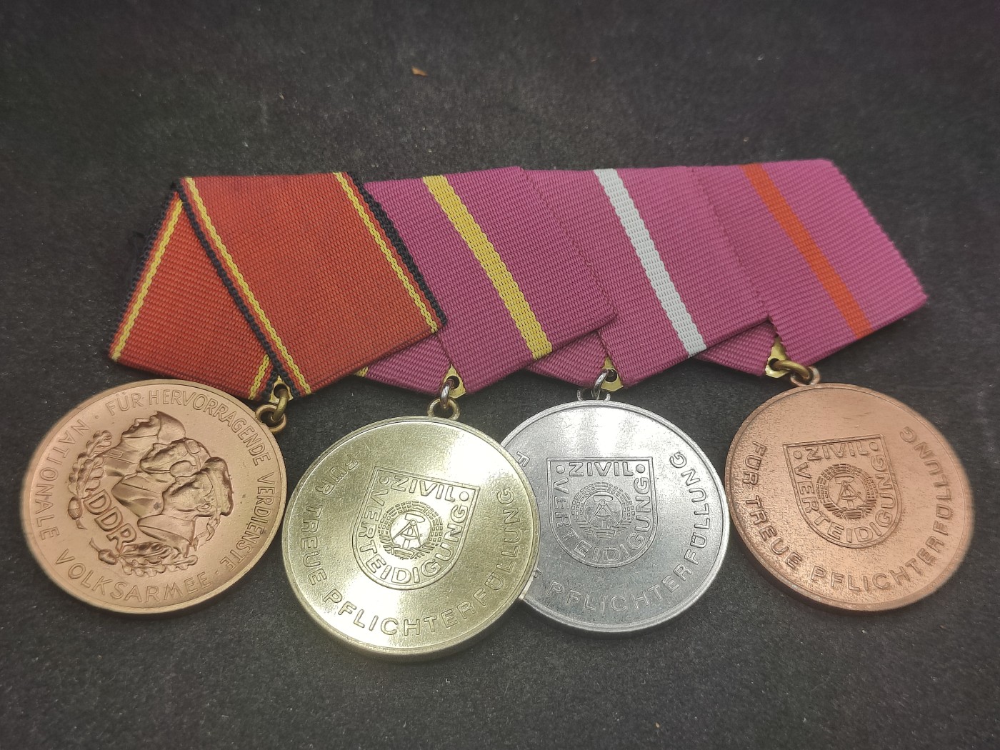 全场0元起拍 第152期 咸鱼国勋章拍卖专场 5月1日（周三）下午6：00开始 东德内卫四连挂