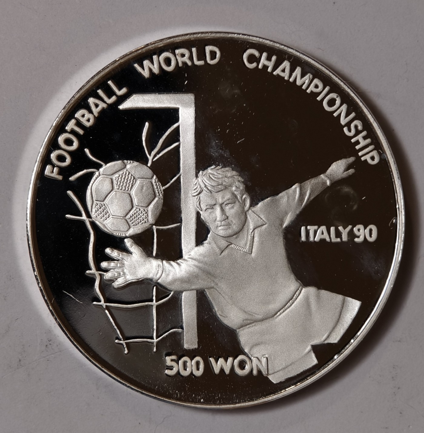紫瑗钱币——第344期拍卖 朝鲜 1989年 90意大利世界杯 扑球 500圆 27克 0.999银 少见