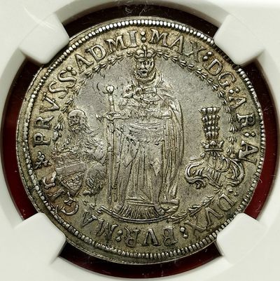 凡希社世界钱币微拍第二百六十七期 - 荐！1612条顿骑士团重装骑士与盾徽1/2泰勒NGC-AU58，一年型，稀有品种，非常轻微的流通痕迹，标准的欧陆灰彩，N冠军分！