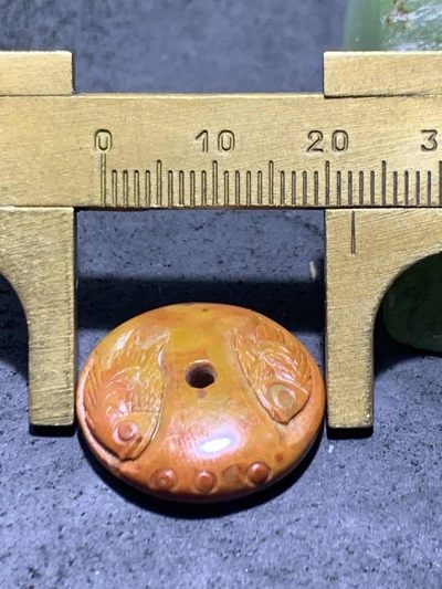 精美亚光冰飘战国红玛瑙手工雕刻双鱼平安扣一个(寓意，富贵有余）， 精美亚光冰飘战国红玛瑙手工雕刻双鱼平安扣一个(寓意，富贵有余），