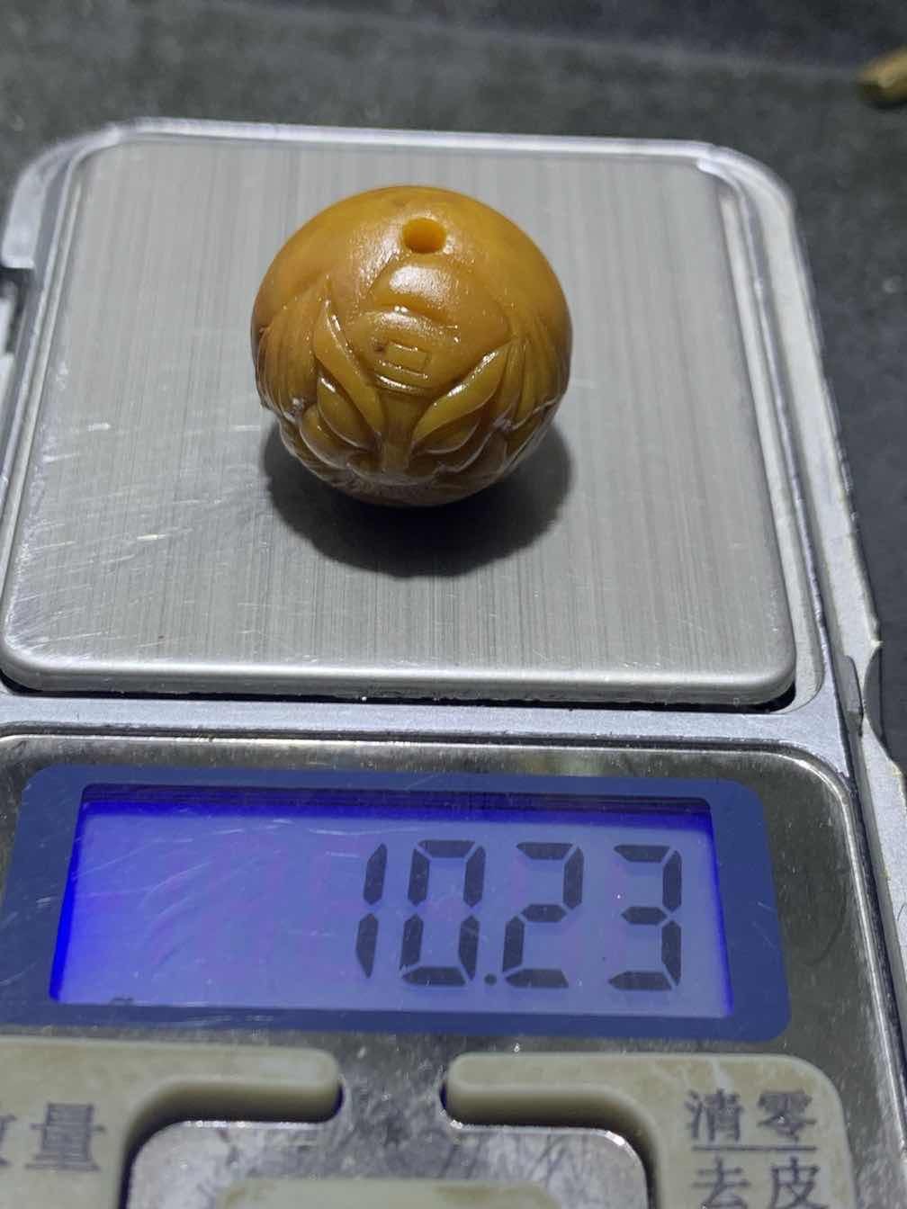 精美亚光高玉化黄战国红玛瑙手工雕刻钟馗圆珠一个，