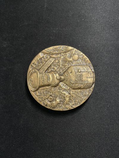 戎马世界章牌大赏第67期 - 前苏联阿波罗-联盟对接铜章 1975年发布，发行量1128枚，尺寸60mm，品相如图