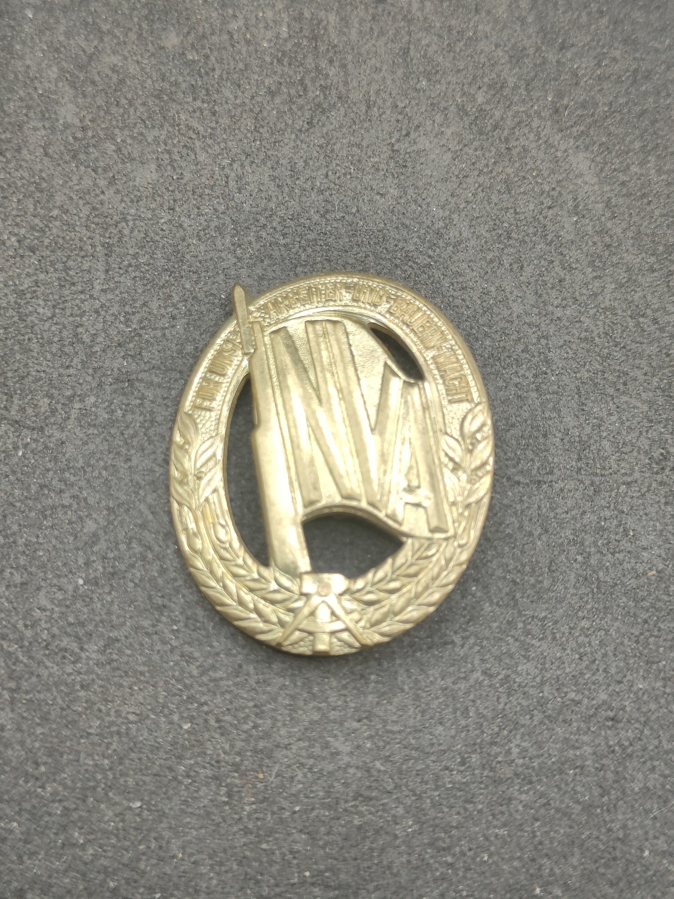 全场0元起拍 第152期 咸鱼国勋章拍卖专场 5月1日（周三）下午6：00开始 东德人民军体能章