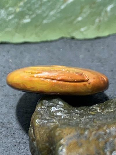 精美亚光冰飘战国红玛瑙手工雕刻双鱼平安扣一个(寓意，富贵有余）， 精美亚光冰飘战国红玛瑙手工雕刻双鱼平安扣一个(寓意，富贵有余），