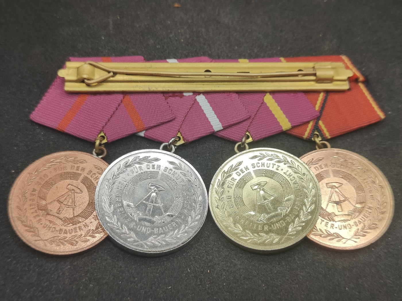 全场0元起拍 第152期 咸鱼国勋章拍卖专场 5月1日（周三）下午6：00开始 东德内卫四连挂