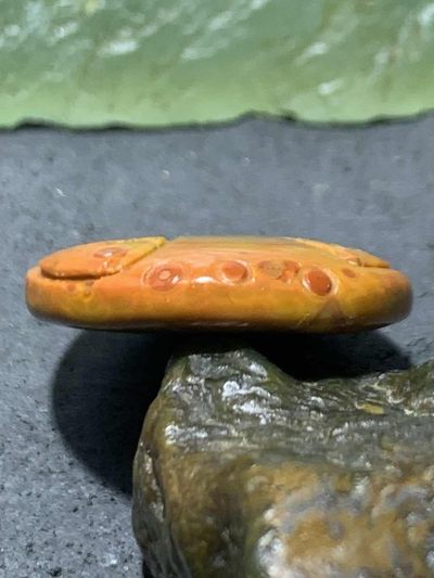 精美亚光冰飘战国红玛瑙手工雕刻双鱼平安扣一个(寓意，富贵有余）， 精美亚光冰飘战国红玛瑙手工雕刻双鱼平安扣一个(寓意，富贵有余），