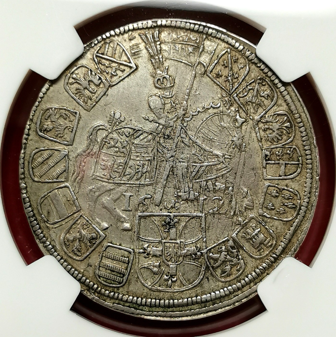 凡希社世界钱币微拍第二百六十七期 荐！1612条顿骑士团重装骑士与盾徽1/2泰勒NGC-AU58，一年型，稀有品种，非常轻微的流通痕迹，标准的欧陆灰彩，N冠军分！