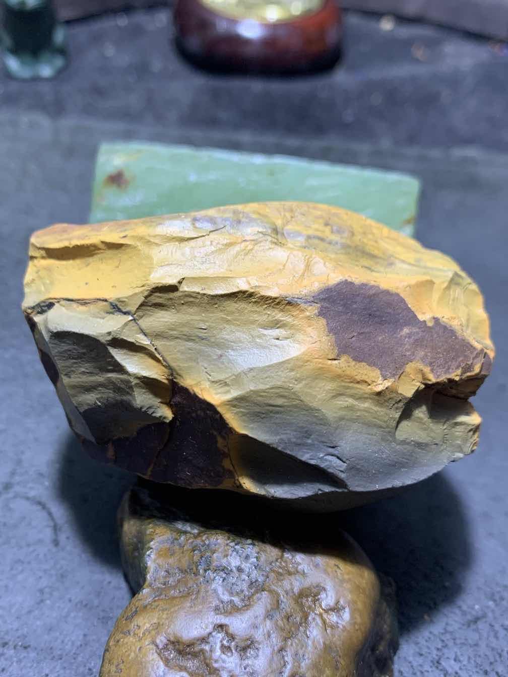 精美罕见新疆多彩泥石原石把件（镇纸，摆件） 一块，