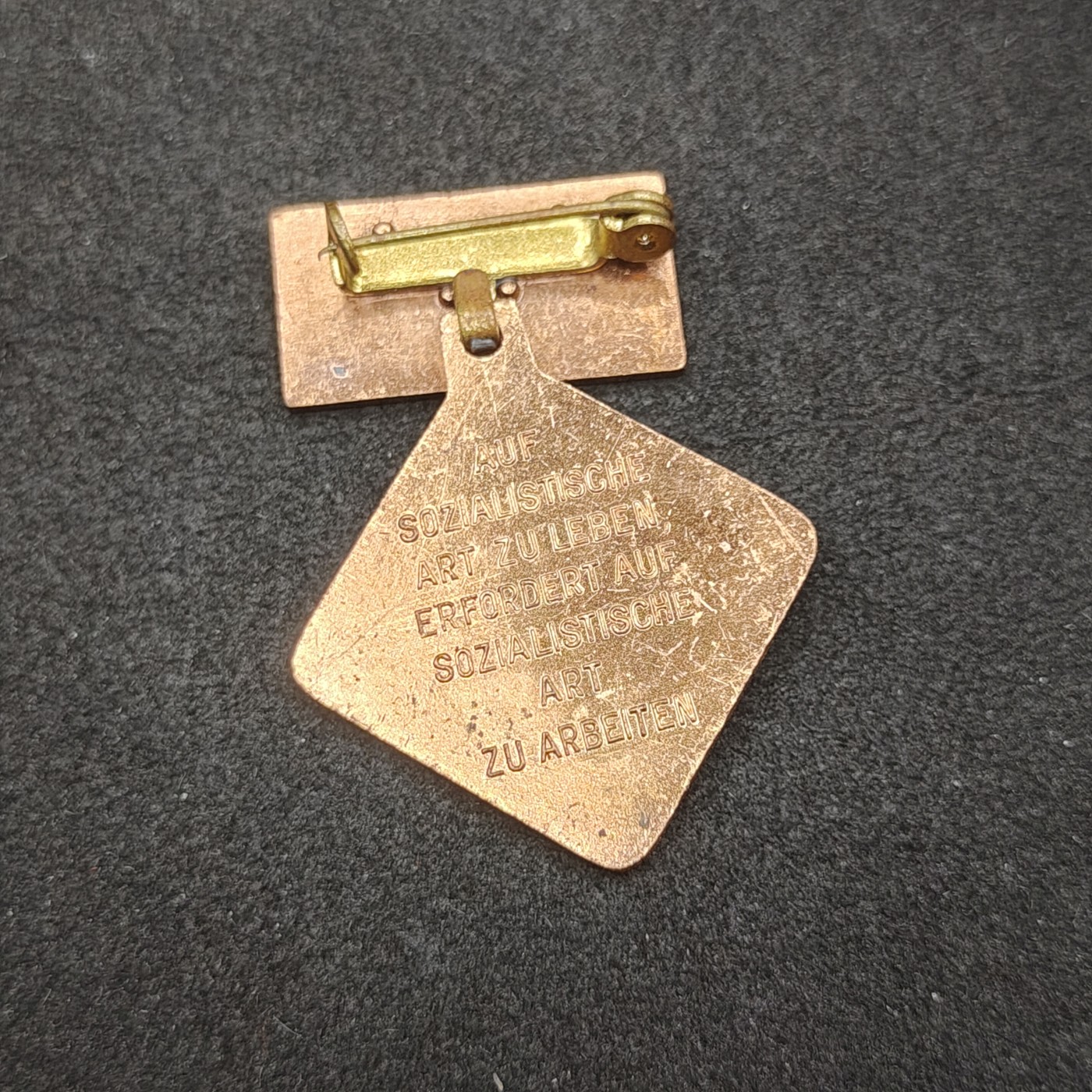 全场0元起拍 第152期 咸鱼国勋章拍卖专场 5月1日（周三）下午6：00开始 东德个人劳动奖章 稀有上挂