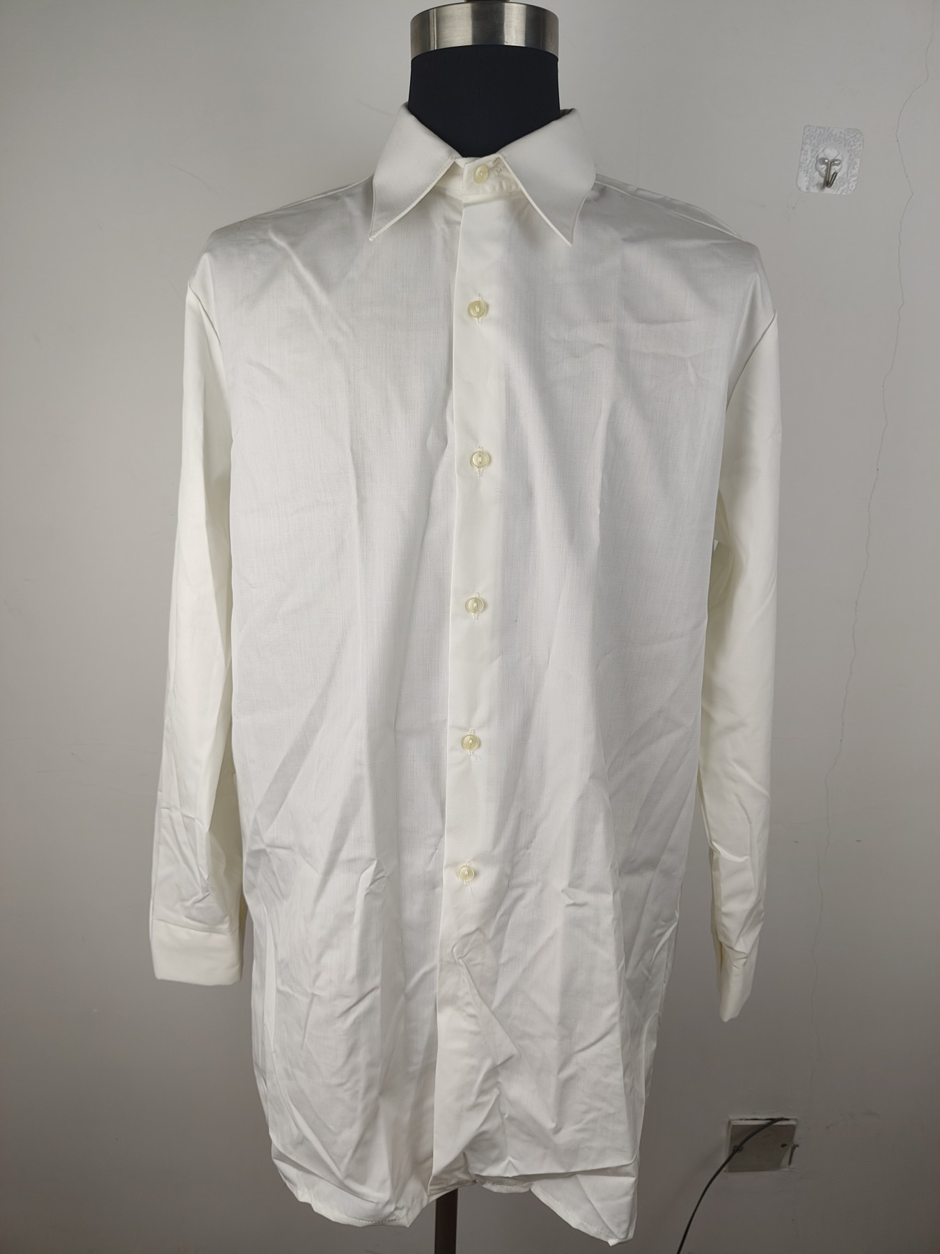 全场0元起拍 第152期 咸鱼国勋章拍卖专场 5月1日（周三）下午6：00开始 东德陆军白衬衣 领围41 肩宽50 衣长78 袖长60