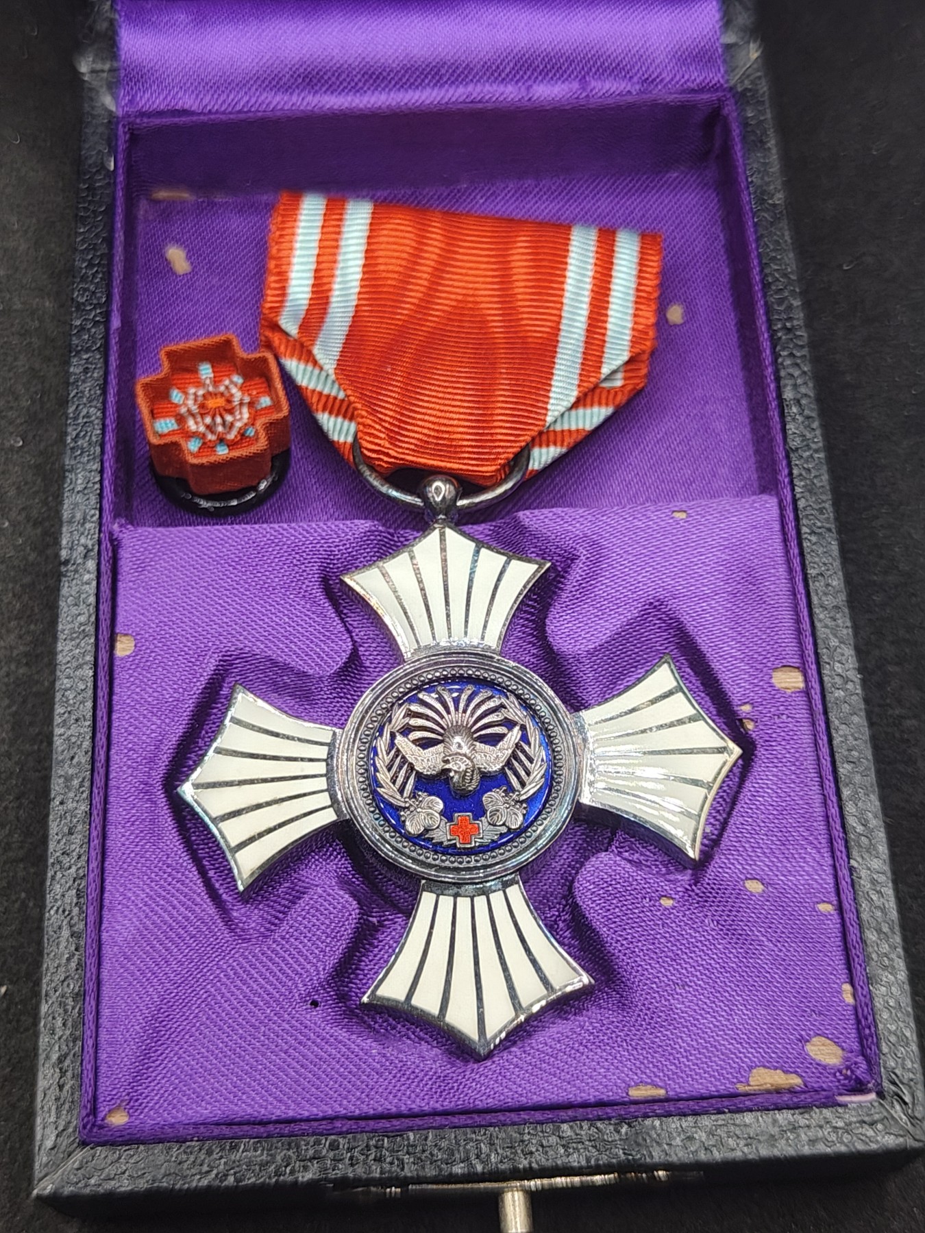 全场0元起拍 第152期 咸鱼国勋章拍卖专场 5月1日（周三）下午6：00开始 日本早期稀有纸皮盒 赤十字有功章银制带盒略