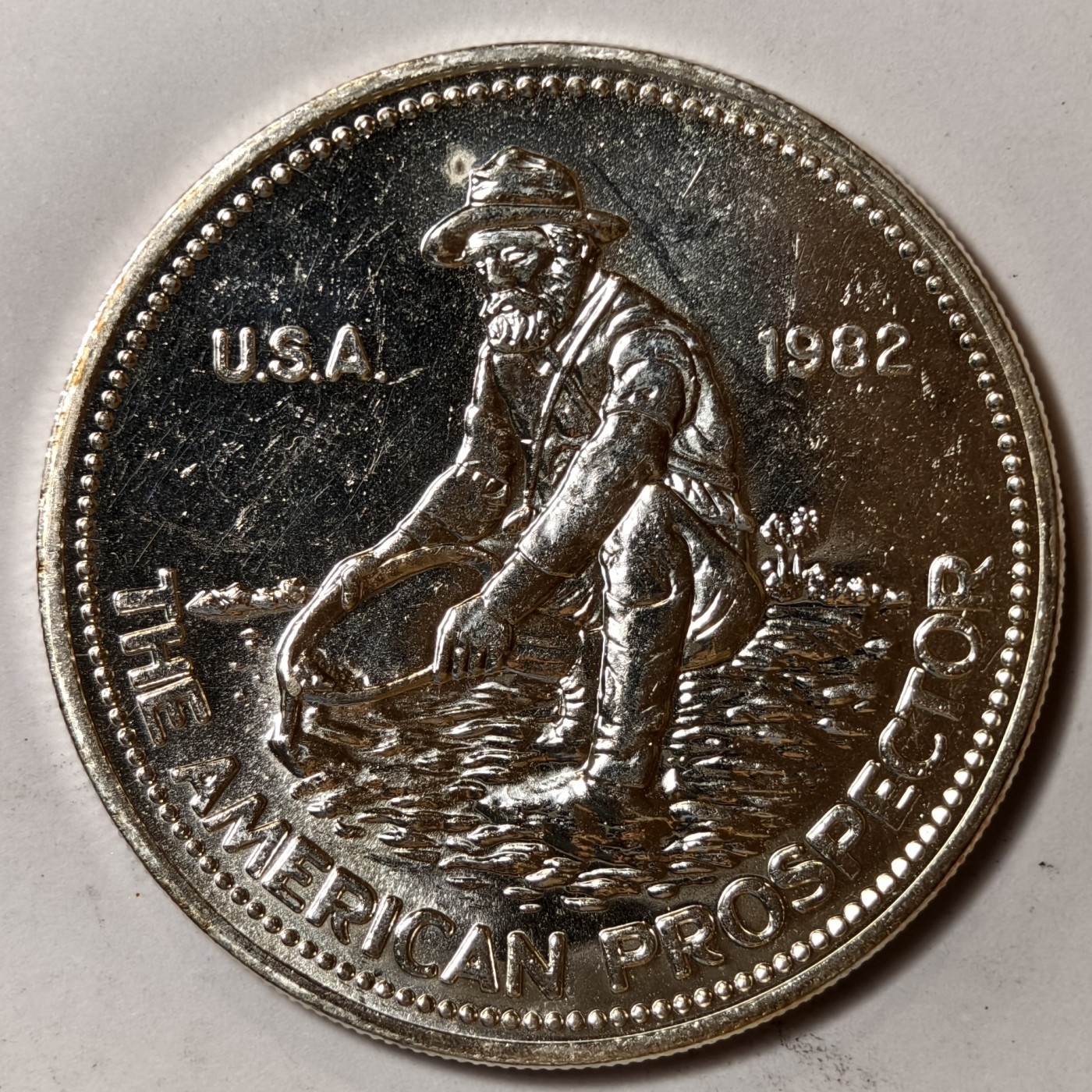 紫瑗钱币——第344期拍卖 美国 1982年 ENGEL HARD 矿业公司 淘金人 1盎司 纪念章 31.1克 0.999银